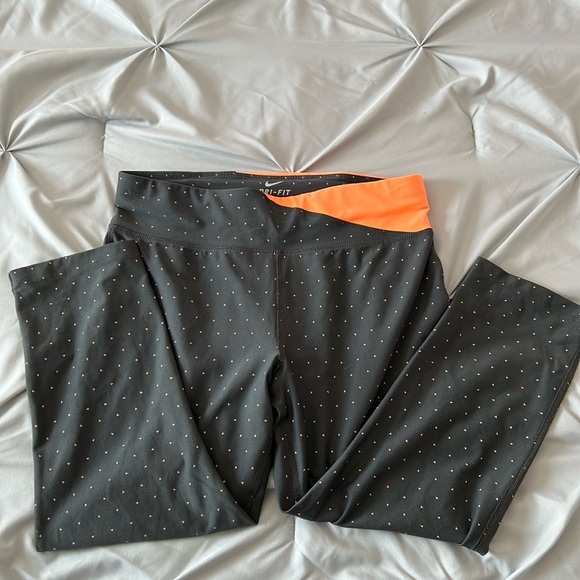 Women’s Nike Dri-Fit Leggings Size Medium - Picture 1 of 3